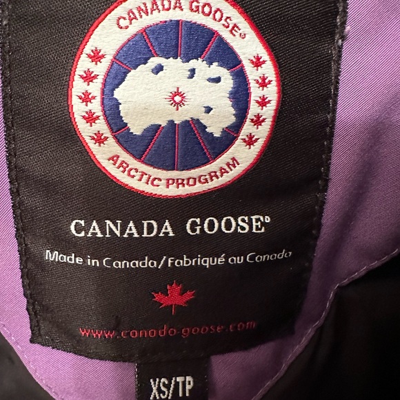 Canada Goose Chiliwack Coat, colour;Purple, size xsmall - Picture 15 of 16